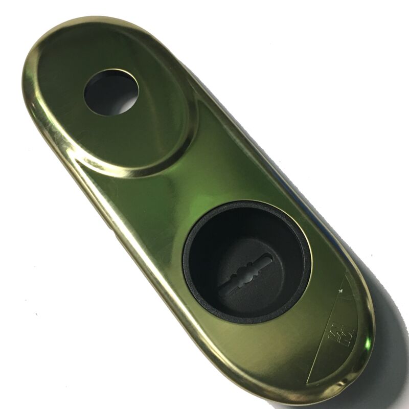 Espelho comprido Mottura interior, com entrada para chave de duplo palhetão curta e puxador, em dourado